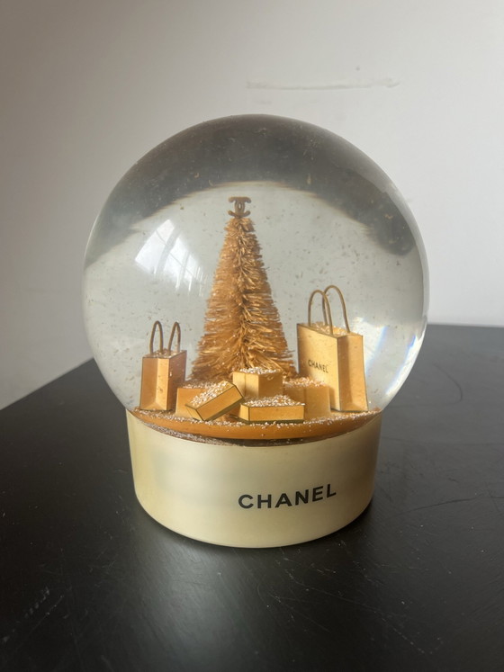 Chanel Schneekugel XL – Dekorative Objekte, Glas, Kunststoff (photo 4 of 5)