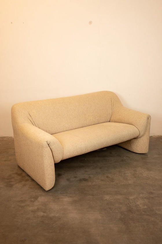 Image 1 of Leolux "Mink" 2-zitsbank met crèmekleurige bekleding