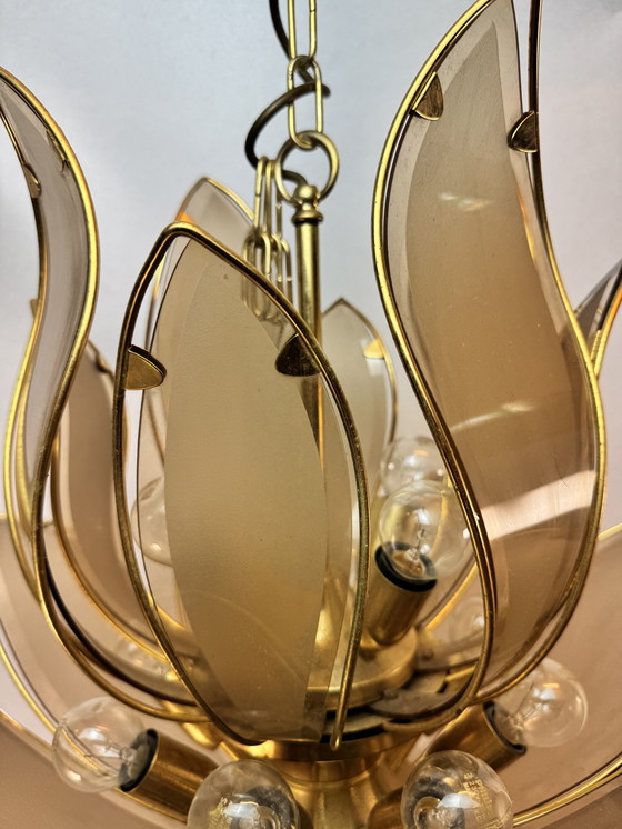 Image 1 of Grande lampada a sospensione "Lotus" d'epoca in vetro fumé e ottone - stile Hollywood Regency