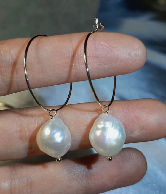 Ohrringe im Barockstil mit Zuchtperlen, vergoldet mit 14-karätigem Gelbgold. – sans marque, Geschenke (photo 3 of 5)