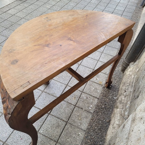 Image 1 of Console demi-lune « Yueyazhuo », bois de Huanghuali, dynastie Qing, vers 1790 – Chine