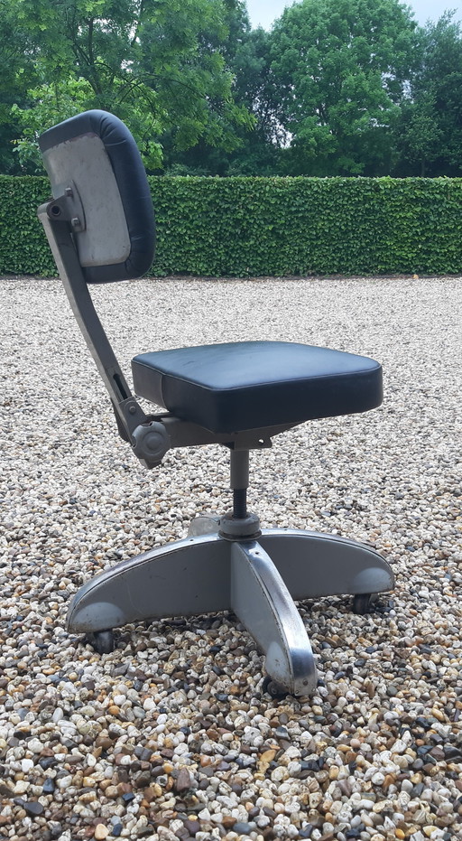 Chaise de bureau vintage 1950 Ahrend the Circle