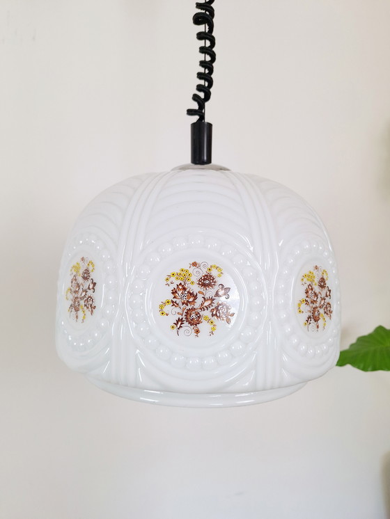 Image 1 of Lampada a sospensione vintage opalina, lampadario di metà secolo Sijaj Hrastnik