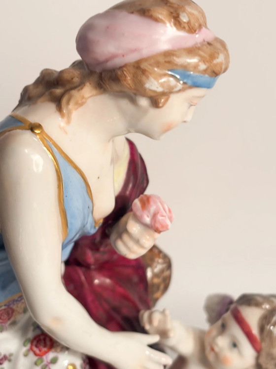 Meissen Porcelain Group of Venus with Cupid, 19th Century – Sculpture (photo 6 of 14)
