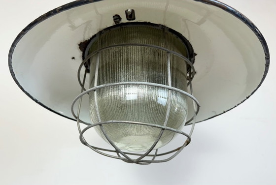 Image 1 of Industrielle graue Emaille-Hängeleuchte im Fabrikkäfig-Design aus Gusseisen von Zaos, 1960er Jahre