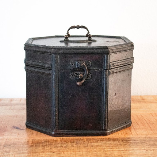 Vintage octagonal wooden box with imitation leather: antique brocante style