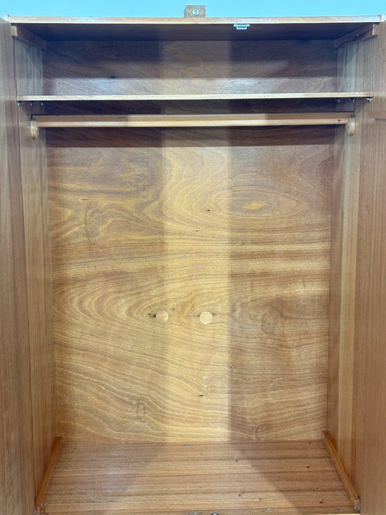 Image 1 of Armoire vintage / armoire à linge / armoire en bois / dressing