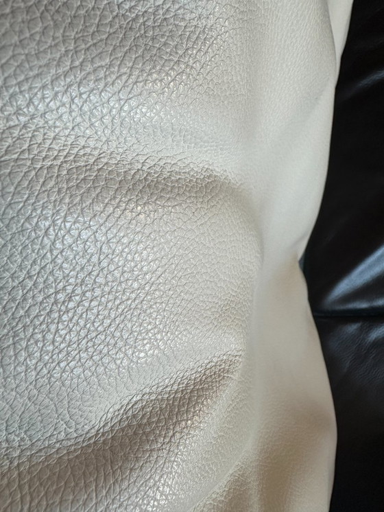 Image 1 of Salle d'exposition du canapé 3 places Formenti