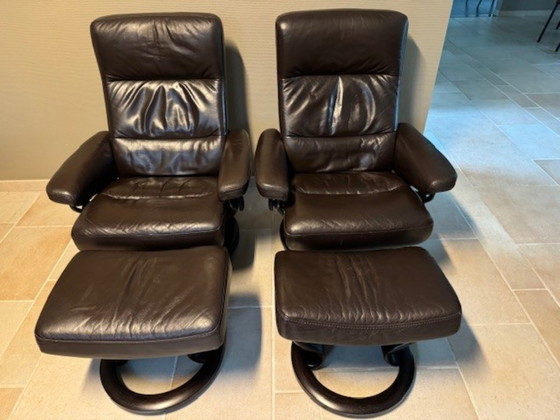 Image 1 of Due graziose poltrone antistress con poggiapiedi.