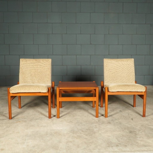 Conjunto de salón danés: dos sillones con mesa pequeña – década de 1970