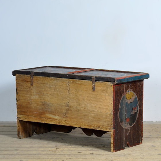 Image 1 of Coffre de mariée d'art populaire, année 1718