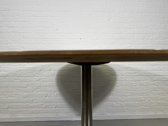 Image 1 of Ronde eettafel met metalen poot en houten rand - 120 cm