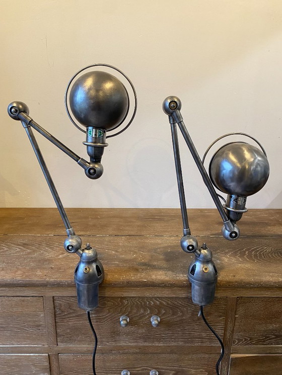 Image 1 of Lampe de bureau Jieldé jielde 2 bras de 40cm avec base étau graphite industriel Jean Louis Domecq 1950 vintage