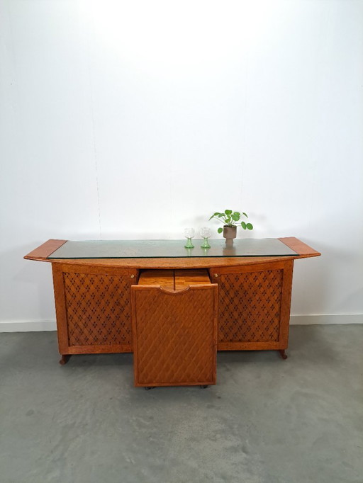 Bar-Sideboard mit ausziehbarer Bar und Glasplatte