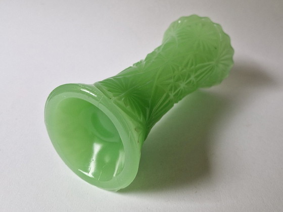 Rare vintage jadeite vase – Glass (photo 8 of 9)