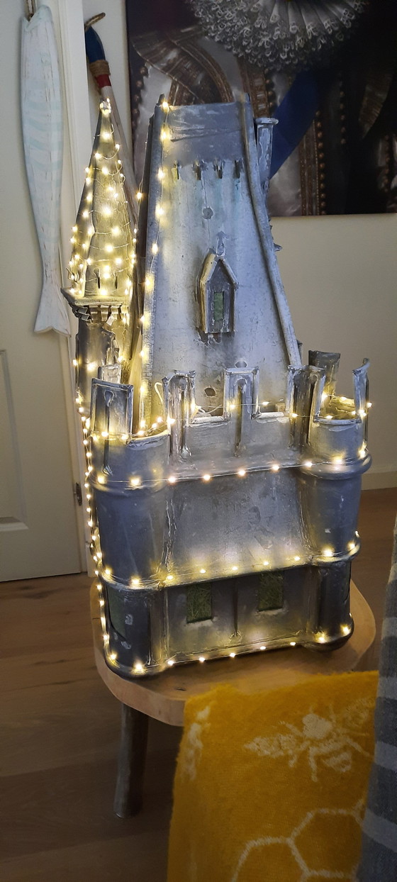 Image 1 of Prachtig groot zinken kasteel 19e eeuws