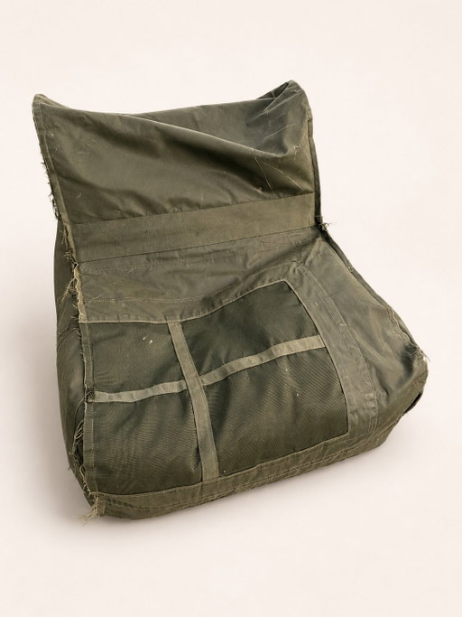 Poltrona tascabile Piet Hein Eek in tessuto militare