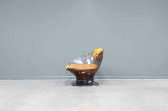 Image 1 of Poltrona lounge in Lucite Pod