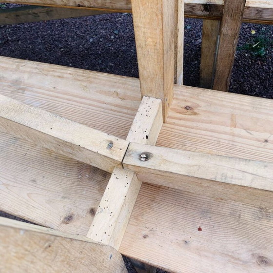 Image 1 of Ancien banc d’église en bois avec dossier -3 mètres -