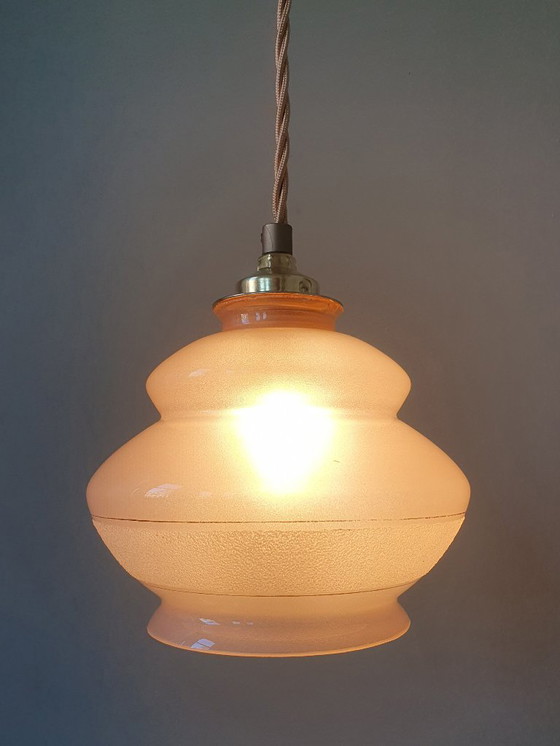 Image 1 of Lampada a sospensione vintage rosa - vetro opalino con bordo decorativo satinato