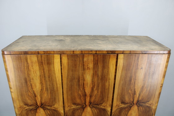 Image 1 of Armadio Bauhaus anni '30 di Vichr &amp; Spol in finitura noce, Cecoslovacchia