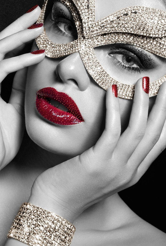 Image 1 of Volto di donna con fiori, farfalle e piume di pavone