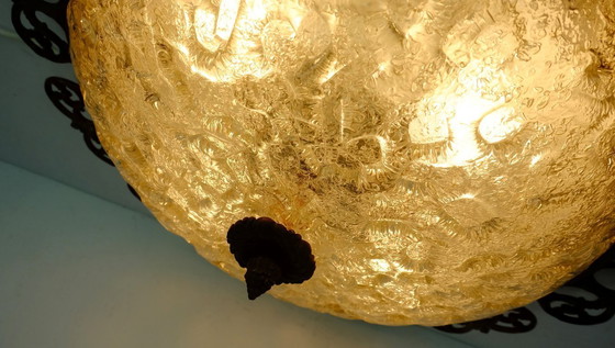 Image 1 of Grand abat-jour en verre dépoli de style Hollywood Regency, cadre en laiton