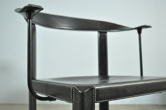 Image 1 of Italiaanse postmoderne vintage leren eettafelstoelen, 1980s