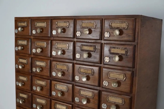 Image 1 of Vintage Duitse eiken apothekers- / spaarkast, jaren 1950