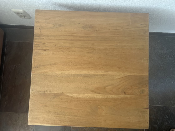 Image 1 of Massief houten bijzettafel