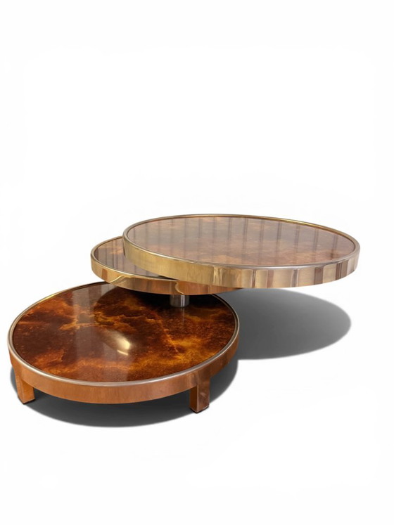 Image 1 of Draaibare salontafel met 3 planken van iepenhout met wortelknol - Maria Pergay
