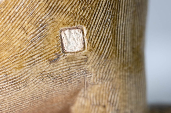 Image 1 of Valérie Courtet, Lontra in chamotte e gres smaltato. Opera contemporanea