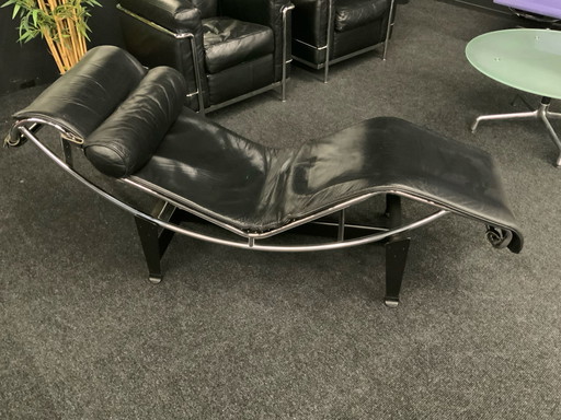 Corbusier Cassina LC4 chais lonque
