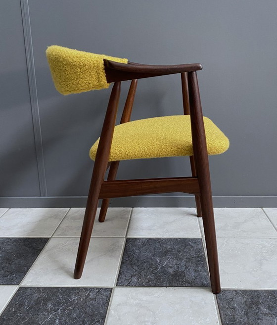 Image 1 of Sedia Thomas Harlev modello 213 in Boucle giallo