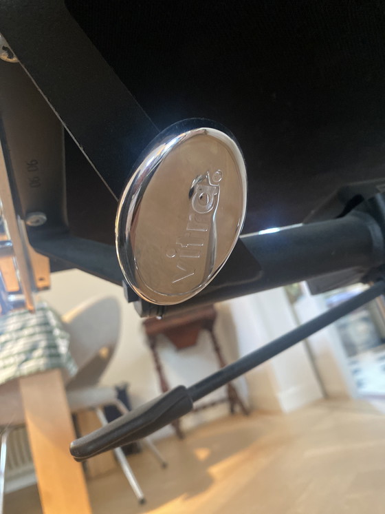 Image 1 of Sedia da ufficio EA 219 Eames Vitra regolabile in altezza