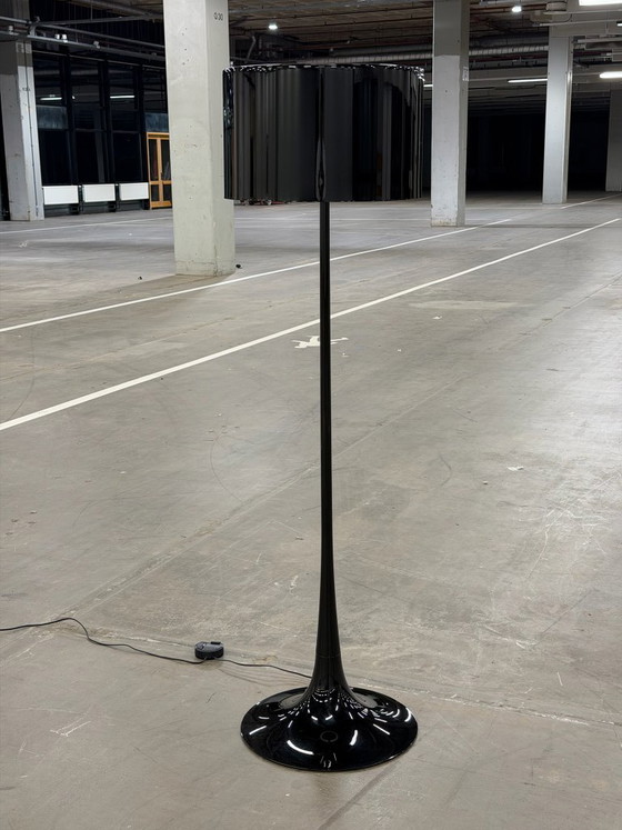 FLOS Spun Light Lampada da terra Nera – Lampade da terra, Plastica (photo 5 of 10)