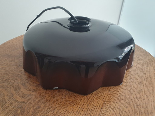 Zeldzame Vintage Vrieland Design Hanglamp – Organische Puddingvorm / Golvende Rand – Zwart Chocoladebruin Metaal ‐ Jaren 70