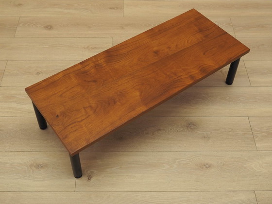 Dänischer Couchtisch mit furnierter Platte auf Metallbeinen, 1960er Jahre – Couchtische, Wood (photo 6 of 8)