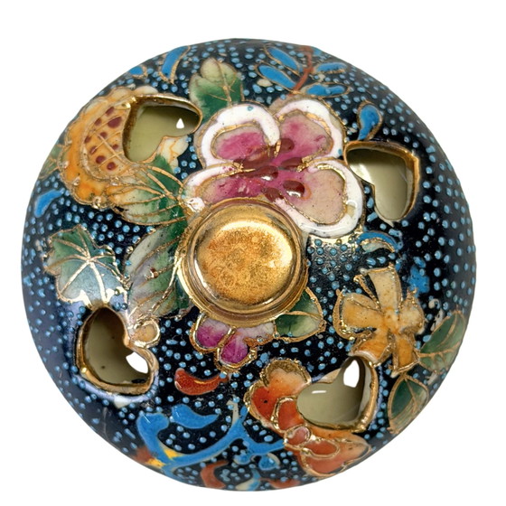Chinese Satsuma-style Porcelain Koro with Geisha Decoration - circa – Decorative Objects, Gold (photo 4 of 10)