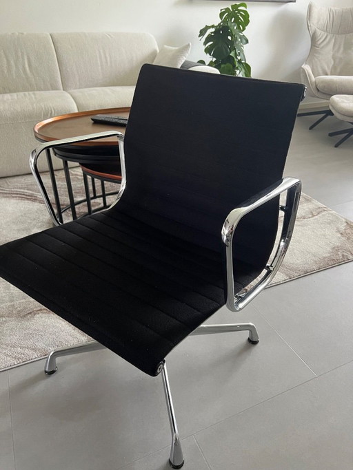 Ensemble de 3 chaises Vitra Aluminium Group EA 108