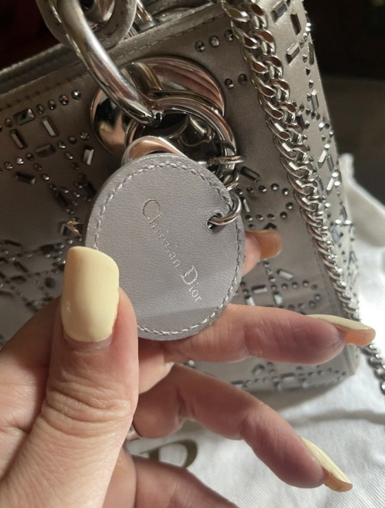 Borsa Mini Lady Dior in raso e cristalli strass con motivo Cannage – Borse a mano, Cristallo, Metallo (photo 13 of 15)