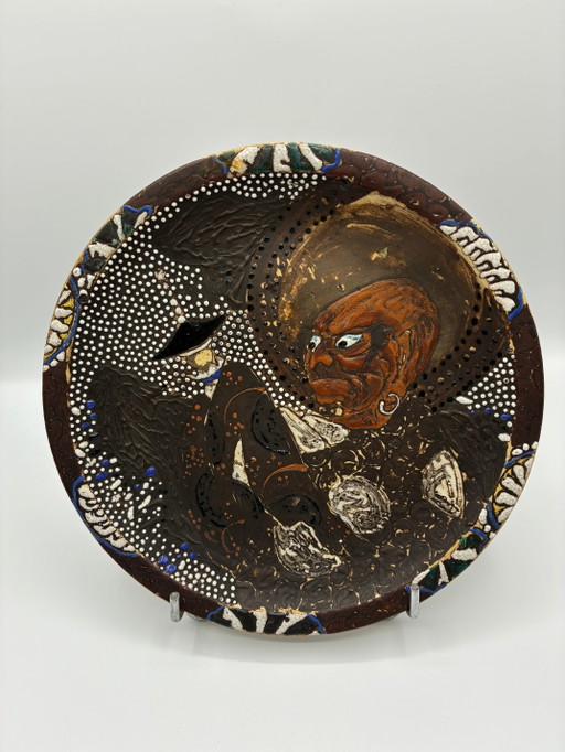 Großer Keramik-Wandteller, satirische Reliefdarstellung, Unikat – servies, Ceramic