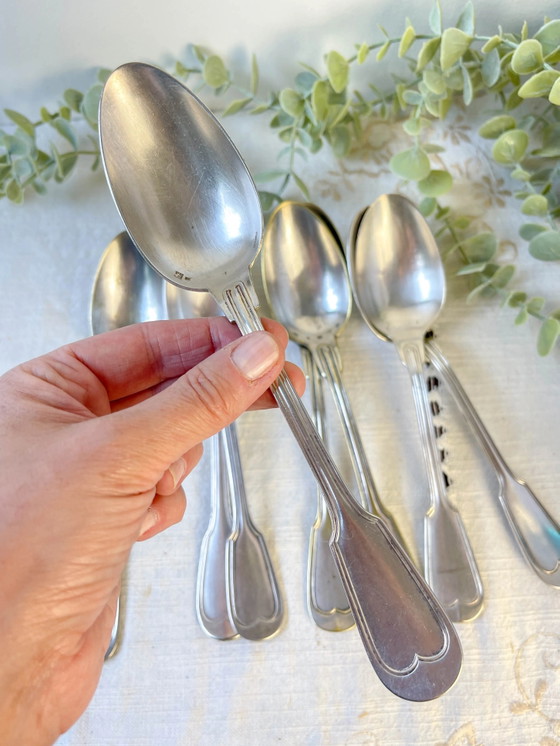 Lot de 8 cuillères de table vintage en métal argenté – Accessoires de table (photo 2 of 13)