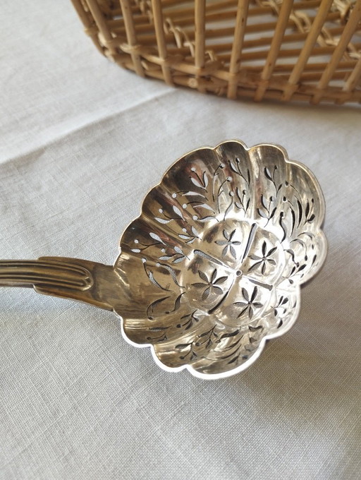 Christofle - Large silver-plated metal sprinkling spoon, filet pattern.
