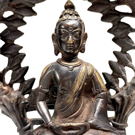Bouddha Shakyamuni de l'Himalaya antique avec auréole – XVIIe-XVIIIe siècle – Lot 406 – Sculptures, Bronze (photo 9 of 25)