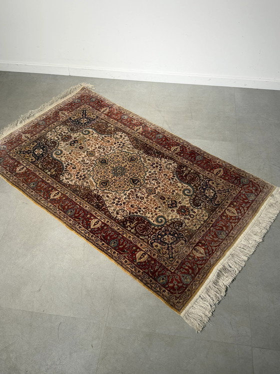 Silk Rug with Floral Medallion, 155 × 93 cm, Rugs & carpets (photo 3 of 6)