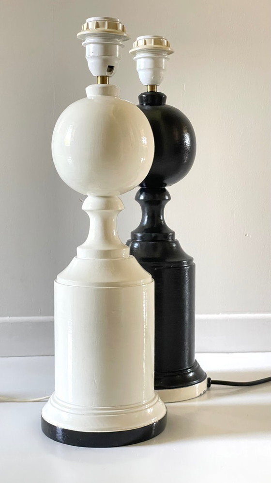 Image 1 of 2 supporti per lampade in legno tornito in bianco e nero VINTAGE