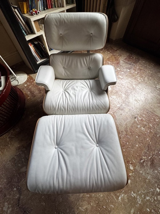 Image 1 of Poltrona e poggiapiedi Vitra Eames - Edizione limitata per i primi 500 esemplari.