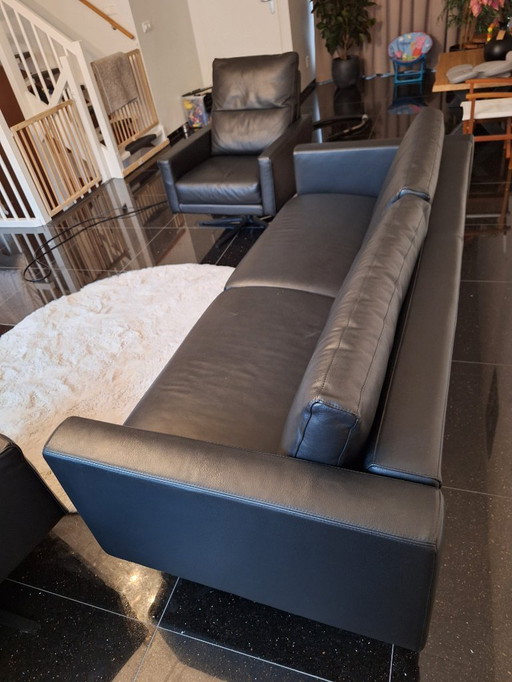 Sofá y sillas de cuero