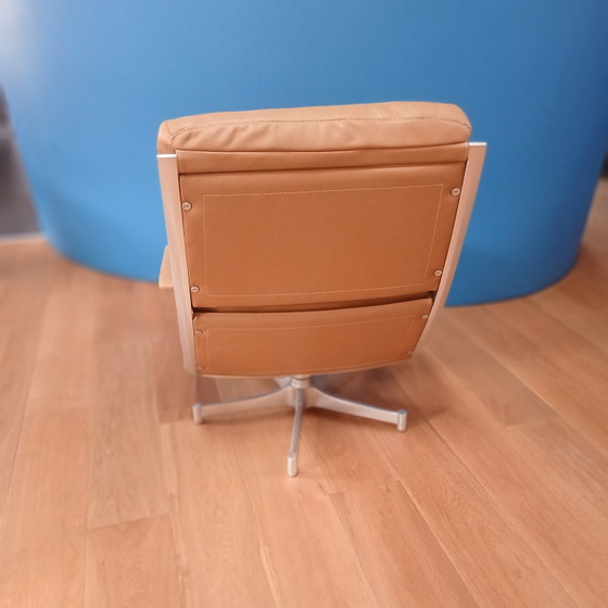Image 1 of Sessel und Hocker FK85 von Fabricius und Kastholm für die Restaurants von Kill International